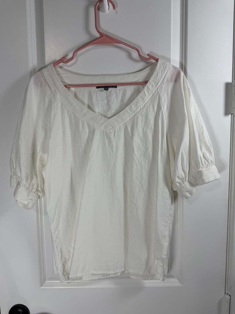 Matty M White Linen Blend Puff Sleeve V-Neck Blouse